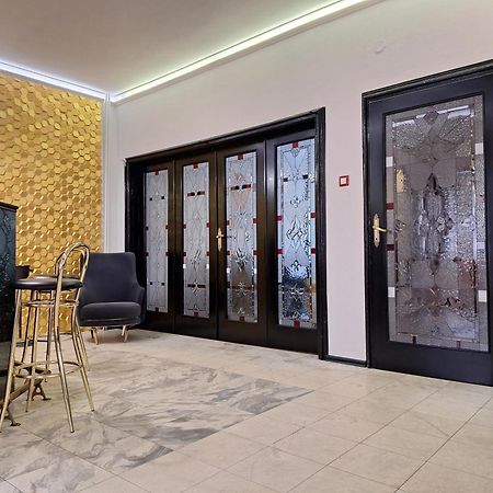 Top Center Cozy And Spacious Apartment 소피아 외부 사진