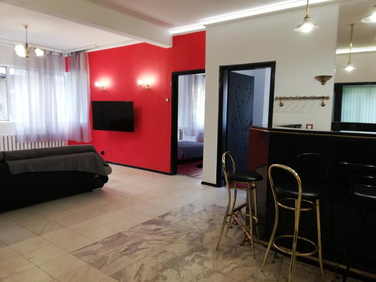 Top Center Cozy And Spacious Apartment 소피아 외부 사진