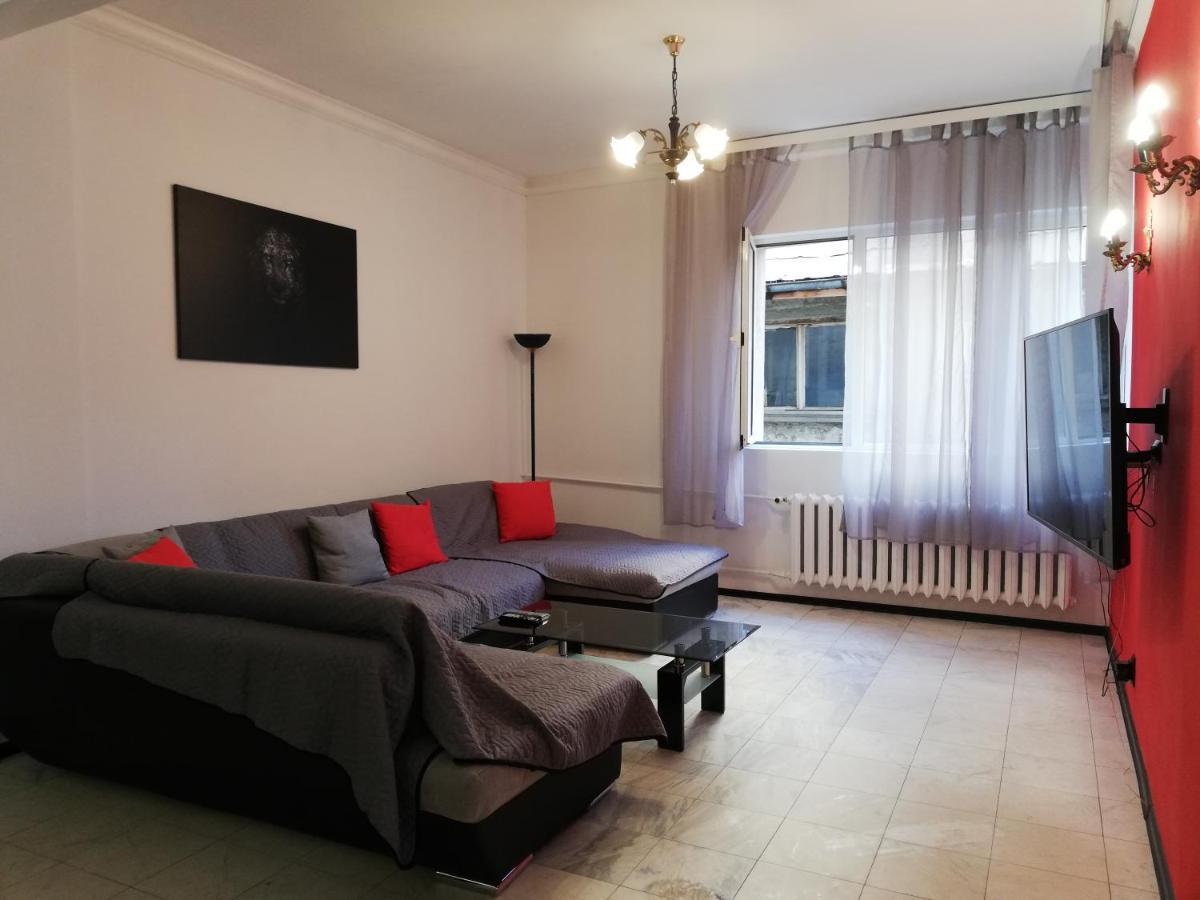 Top Center Cozy And Spacious Apartment 소피아 외부 사진