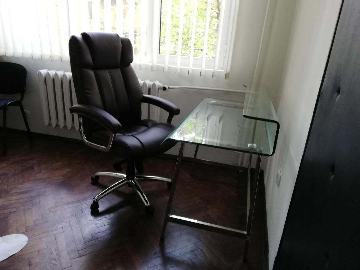Top Center Cozy And Spacious Apartment 소피아 외부 사진