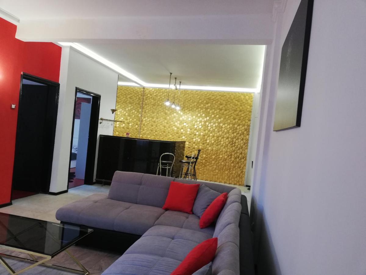 Top Center Cozy And Spacious Apartment 소피아 외부 사진