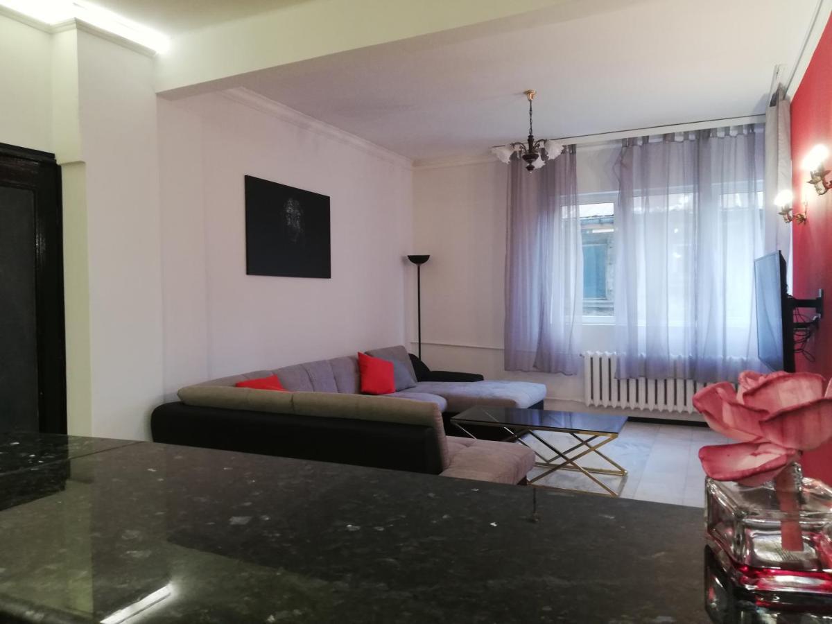 Top Center Cozy And Spacious Apartment 소피아 외부 사진