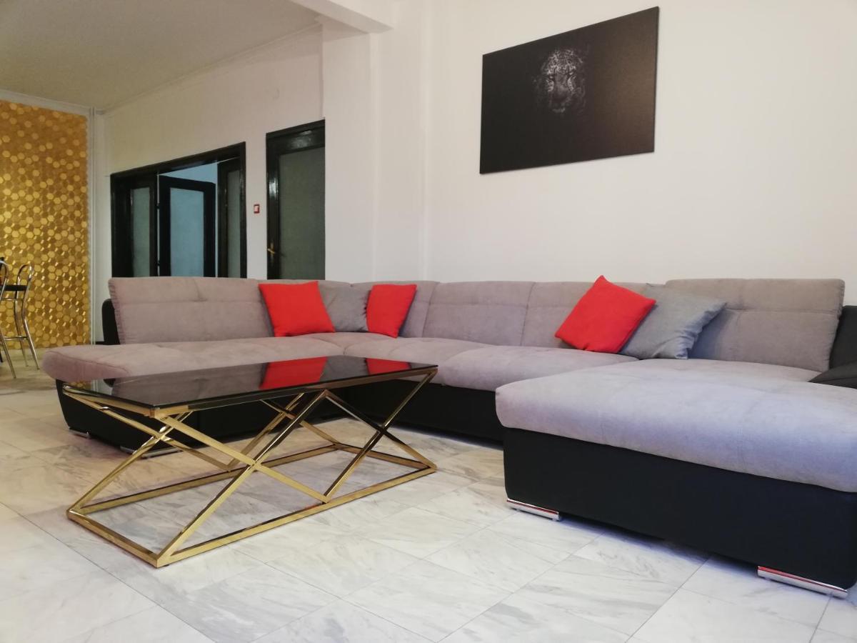 Top Center Cozy And Spacious Apartment 소피아 외부 사진