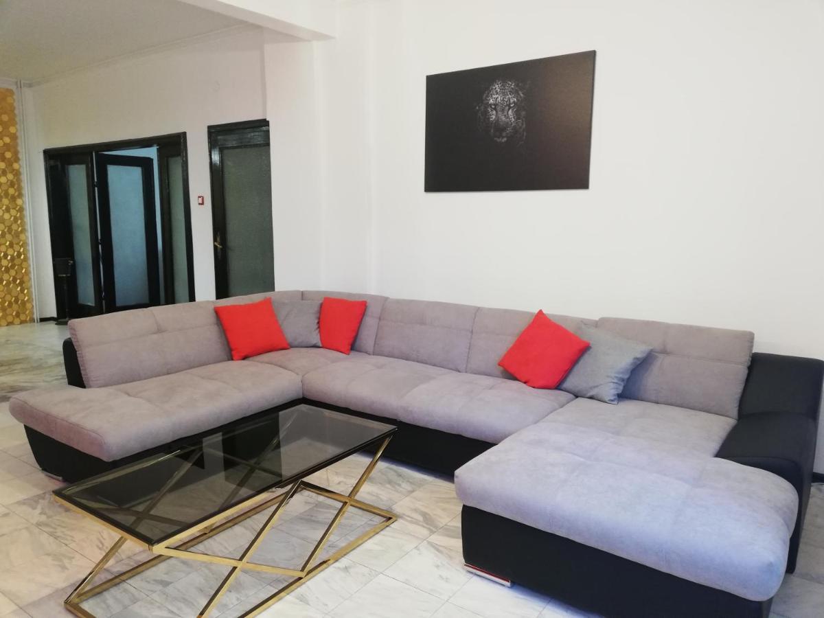 Top Center Cozy And Spacious Apartment 소피아 외부 사진