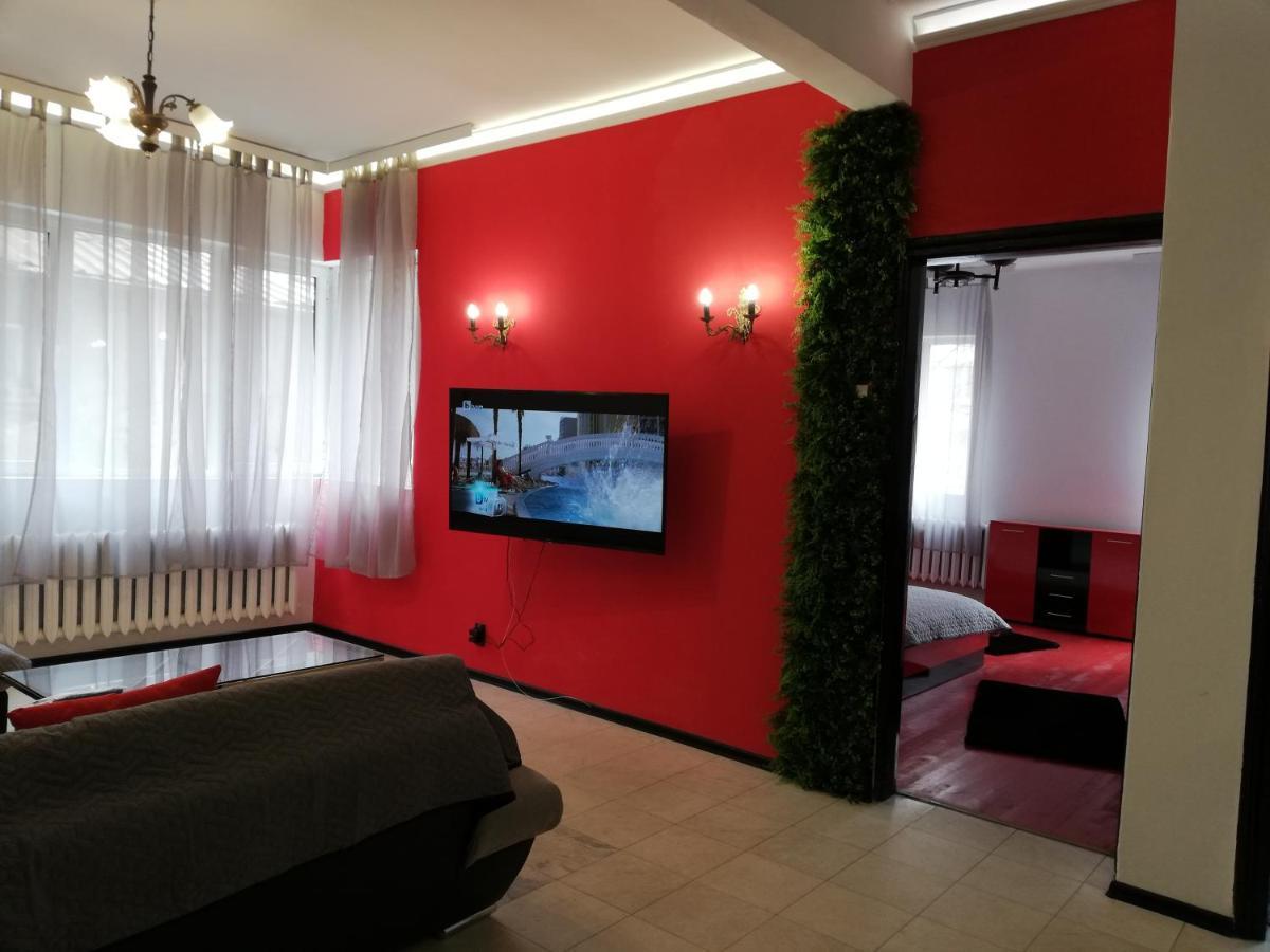 Top Center Cozy And Spacious Apartment 소피아 외부 사진