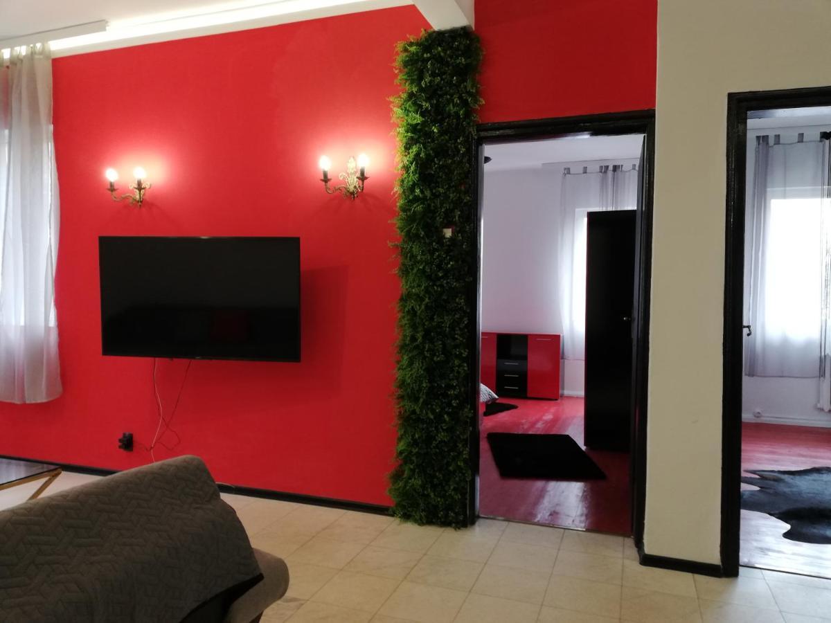 Top Center Cozy And Spacious Apartment 소피아 외부 사진