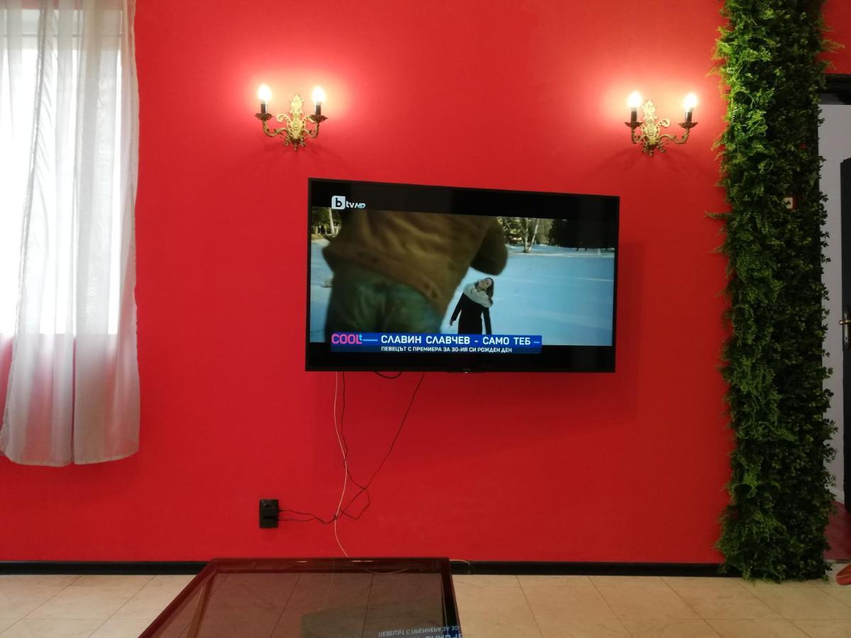 Top Center Cozy And Spacious Apartment 소피아 외부 사진